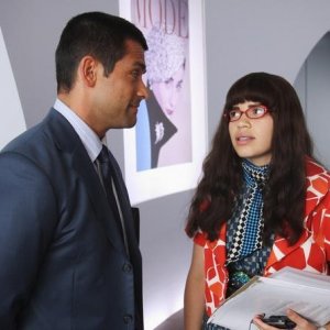 America Ferrera in una scena dell'episodio 'Crimes of Fashion' della serie tv Ugly Betty
