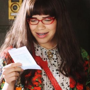 America Ferrera in una scena dell'episodio 'Crimes of Fashion' della serie Ugly Betty