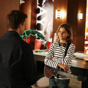 Julian De La Celle in un momento dell'episodio 'Filing for the Enemy' della serie Ugly Betty