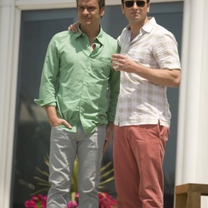 Matthew Rhys e Balthazar Getty nell'episodio 'Glass Houses' della serie Brothers & Sisters
