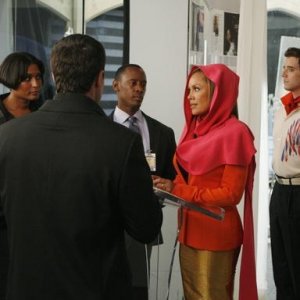 Vanessa Williams e Michael Urie nell'episodio 'Crimes of Fashion' della serie tv Ugly Betty