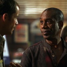 Joe Morton interpreta Henry Deacon nella serie tv Eureka, episodio: 'Here come the suns' della serie Eureka