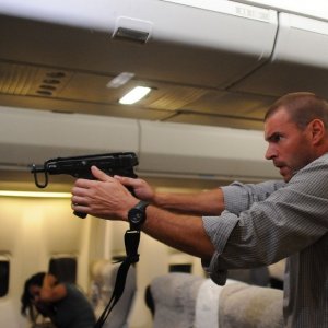 Scott Foley è Bob Brown nella serie The Unit, episodio: Sudden Flight