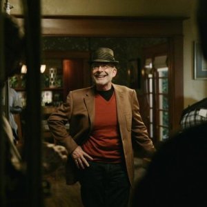 Ron Rifkin mentre si trova sul set del terzo episodio della serie Brothers & Sisters: Tug of war