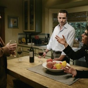 Ron Rifkin insieme a Matthew Rhys mentre si trova sul set del terzo episodio della serie Brothers & Sisters: Tug of war