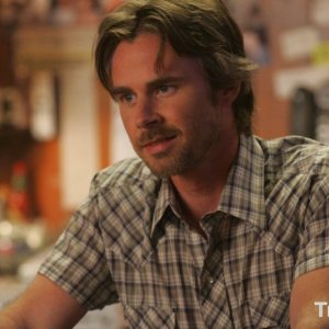 Sam Trammell in una scena dell'episodio Sparks Fly Out della serie True Blood
