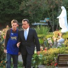 Bret Harrison e Ray Wise in una scena dell'episodio L'amore non esiste di Reaper