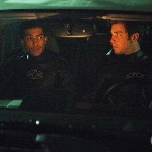 Bret Harrison e Rick Gonzalez nell'episodio Colpi di fulmine della serie Reaper