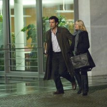 Clive Owen e Naomi Watts in una scena del film The International