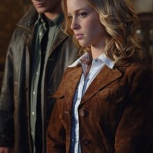 Dean Interpretato Da Jensen Ackles Insieme Alla Giovane Mary Nell Episodio In The Beginning Della Serie Supernatural 88508