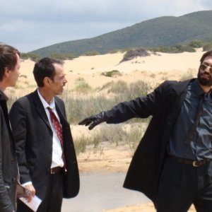 Fabrizio Gifuni, Luciano Curreli e Jerome Duranteau in una sequenza del film Beket