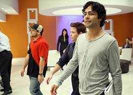Jerry Ferrara, Kevin Connolly e Adrian Grenier in una scena dell'episodio 'Unlike a Virgin' della quinta stagione di Entourage