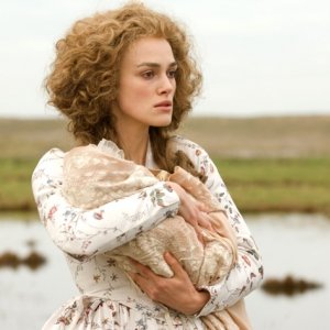 Keira Knightley in una scena de La duchessa