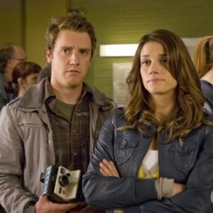 Missy Peregrym e Bret Harrison nell'episodio La talpa della serie TV Reaper