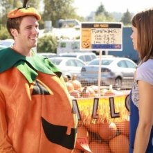 Missy Peregrym e Bret Harrison nell'episodio Leon della serie TV Reaper