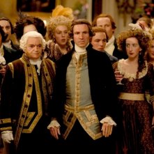 Ralph Fiennes in una scena de La duchessa