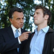 Ray Wise e Bret Harrison nell'episodio Colpi di fulmine della serie Reaper