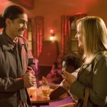 Rick Gonzalez e Lucy Davis nell'episodio Voglia di paternità della serie Reaper