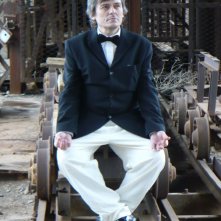 Roberto 'Freak' Antoni in una scena del film Beket, diretto da Davide Manuli