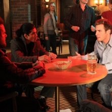 Tyler Labine, Rick Gonzalez e Bret Harrison nell'episodio Il bottino di Reaper