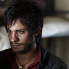 Un primo piano di Gael Garcia Bernal, tra i protagonisti del film Blindness - Cecità