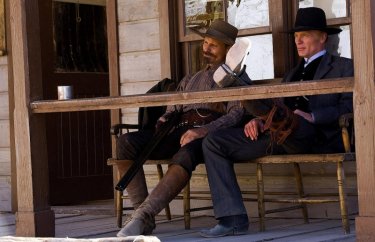 Viggo Mortensen e Ed Harris in un'immagine del film Appaloosa