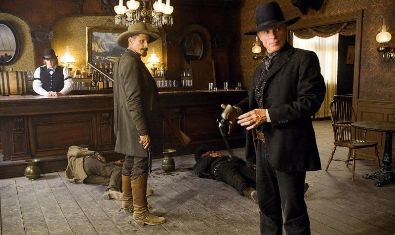 Viggo Mortensen e Ed Harris in una scena del western Appaloosa