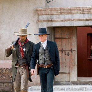 Viggo Mortensen e Ed Harris in una sequenza del western Appaloosa