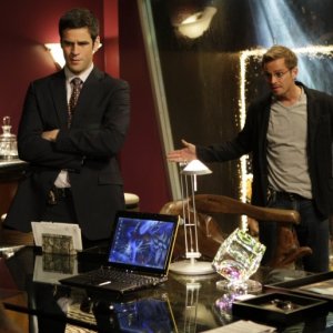 Carmine Giovinazzo insieme a Eddie Cahill nell'episodio 'Turbulence' della serie CSI NY