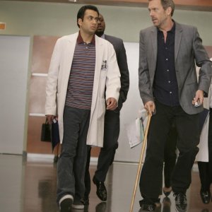 Kal Penn insieme a Hugh Laurie nell'episodio 'Adverse Events' della serie Dr House