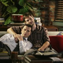 Matthew Rhys e Luke Macfarlane nell'episodio 'Tug of War' della serie Brothers & Sisters