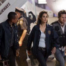 Melina Kanakaredes e A.J. Buckley insieme a Hill Harper e  nell'episodio 'Turbulence' della serie CSI New York