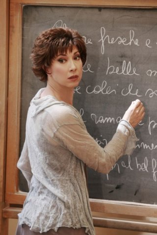 Veronica Pivetti è Camilla Baudino in una scena di Provaci ancora Prof! 3
