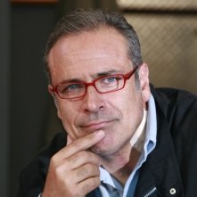 Enzo De Caro in un'immagine promozionale della serie Provaci ancora Prof! 3