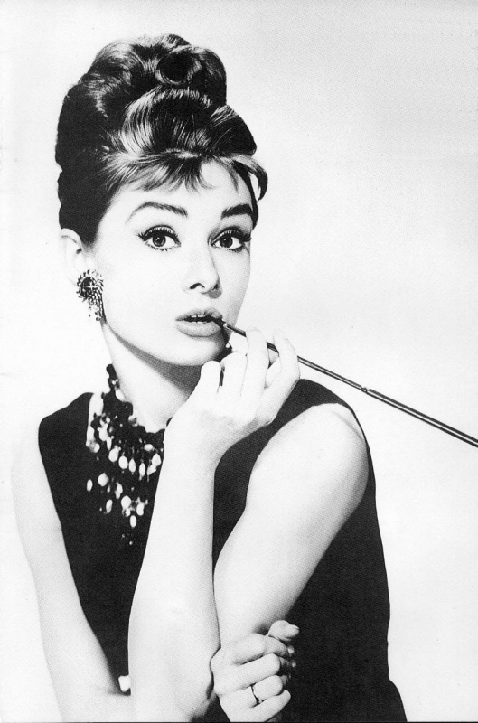 Audrey Hepburn In Una Celebre Immagine Promozionale Per Colazione Da Tiffany 89197