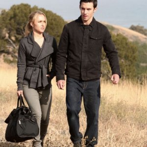 Hayden Panettiere e Milo Ventimiglia in una scena dell'episodio The Butterfly Effect di Heroes