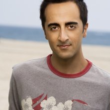 Una foto promozionale di Amir Talai per la serie The Ex List