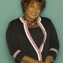 Loretta Devine in una foto promozionale per la seconda stagione di Eli Stone
