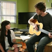 Shannen Doherty e Ryan Eggold in un momento dell'episodio The Bubble della serie tv 90210