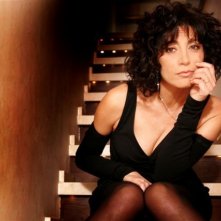 Antonella Stefanucci fotografata sulle scale della sua abitazione