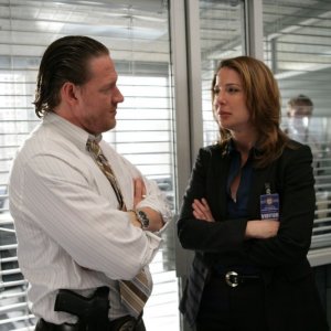 Donal Logue insieme a Robin Weigert nell'episodio 'Not for Nothing' della serie tv Life