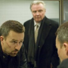 Edward Norton e Jon Voight in una scena del film Pride and Glory