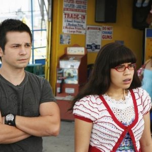 Freddy Rodriguez e America Ferrera nell'episodio 'Betty Suarez Land' della serie tv Ugly Betty
