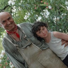 Ivano Marescotti sul set del cortometraggio Il mio ultimo giorno di guerra insieme al piccolo Nicola Alpi