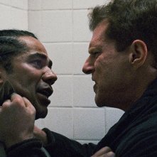 John Ortiz e Noah Emmerich in una scena del film Pride and Glory
