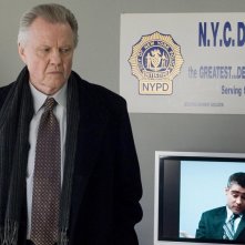 Jon Voight in una scena del film Pride and Glory