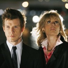 Judith Light e Eric Mabius nell'episodio 'Betty Suarez Land' della serie tv Ugly Betty