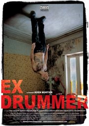 La locandina italiana di Ex Drummer