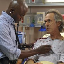 Taye Diggs insieme a Tom Amandes nell'episodio 'Equal & Opposite' della serie tv Private Practice