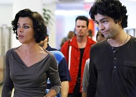 Debi Mazar, Kevin Dillon e Adrian Grenier in una scena dell'episodio 'The All Out Fall Out' della quinta stagione di Entourage